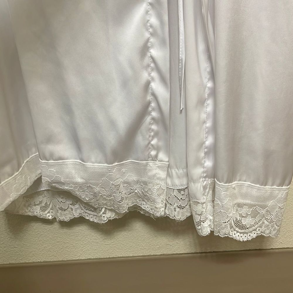 White Robe - Picture 2 of 3